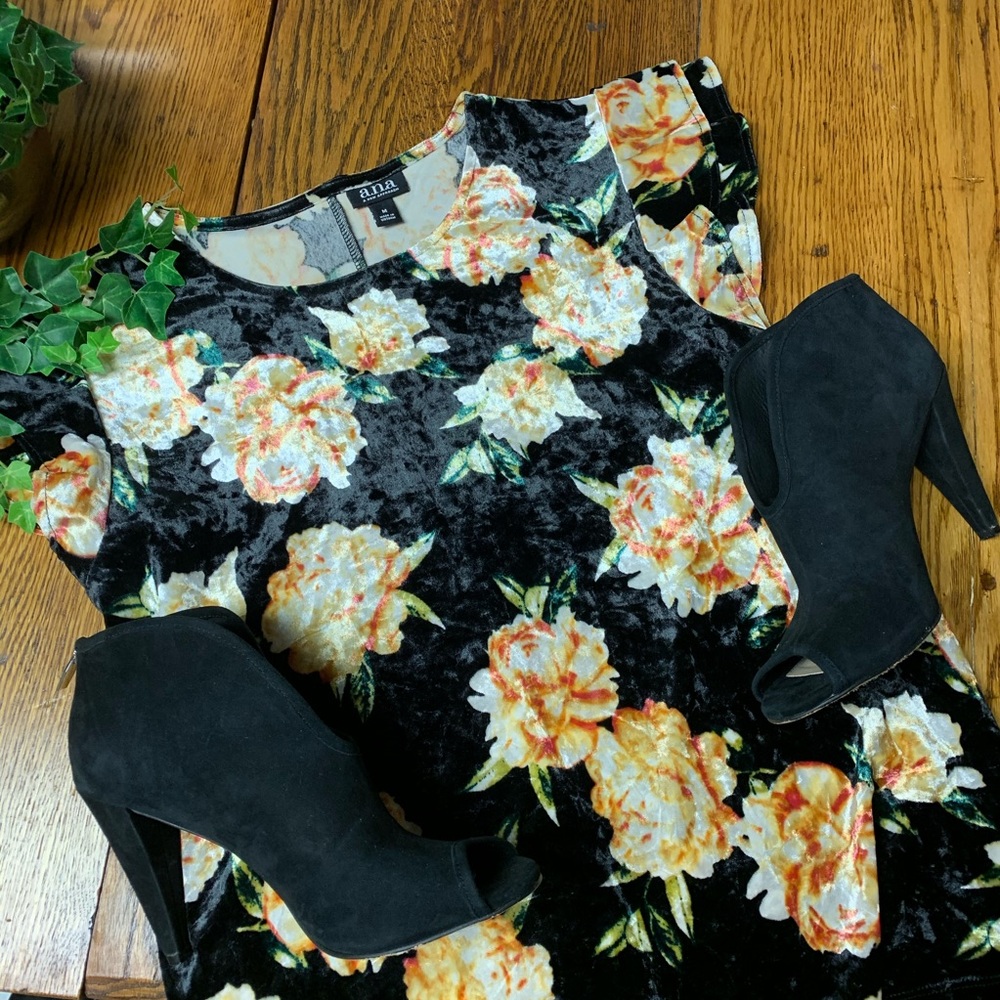 A.N.A Top Velvet Short Flutter Sleeve Floral